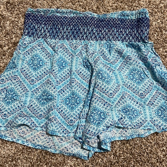 Altar’d State Shorts - Picture 2 of 4
